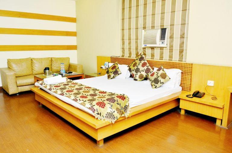 Hotel Mandakini Plaza Kanpur Extérieur photo